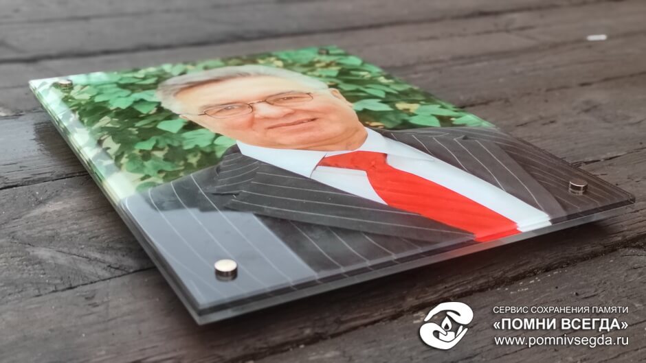 Стекло на дистанционных держателях