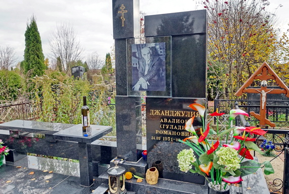 Гранитная композиция с портретом на стекле